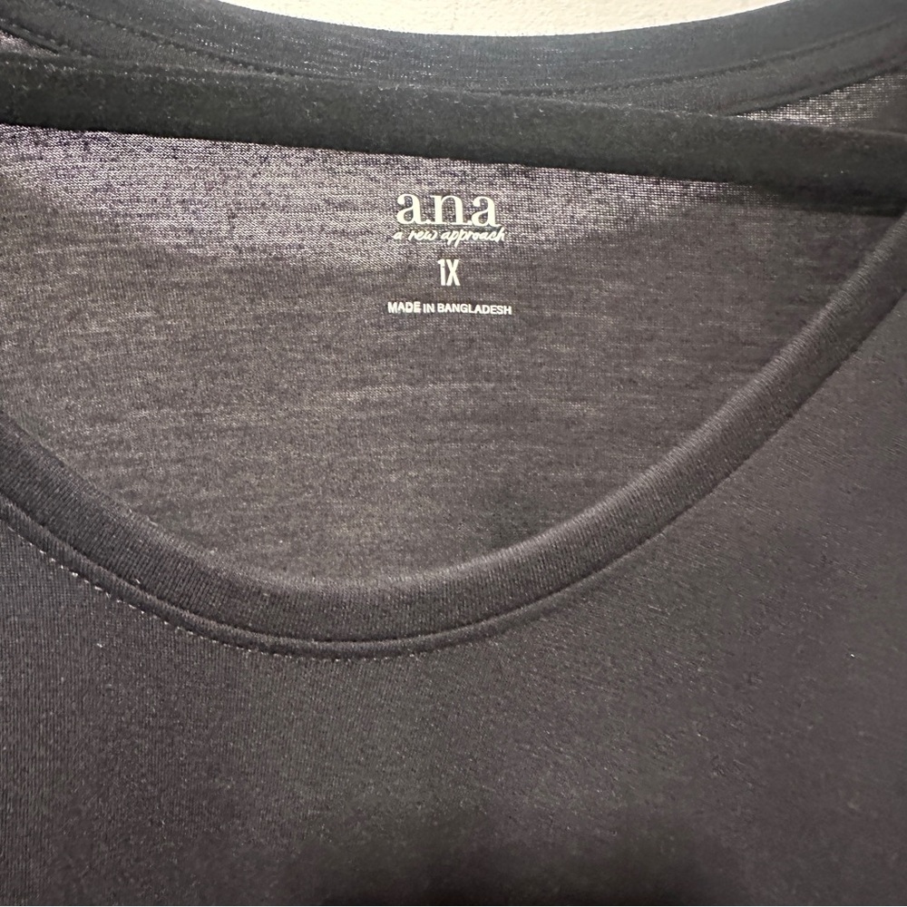 a.n.a Black Short Sleeve Women's Tee - Picture 2 of 3